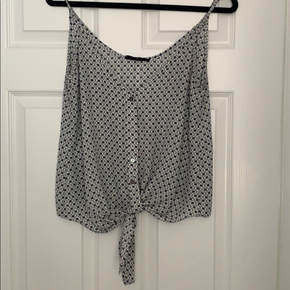 Summer ready! Adorable patterned blouse size small